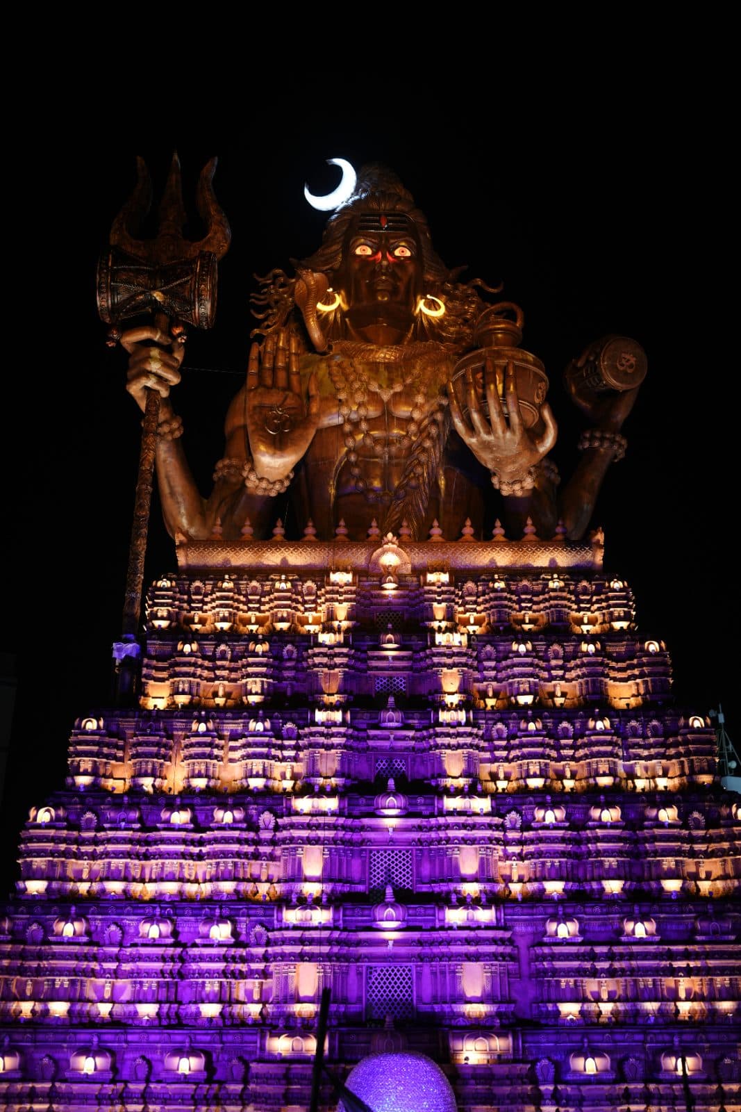 Monumental Shiva sculpture above the temple composition