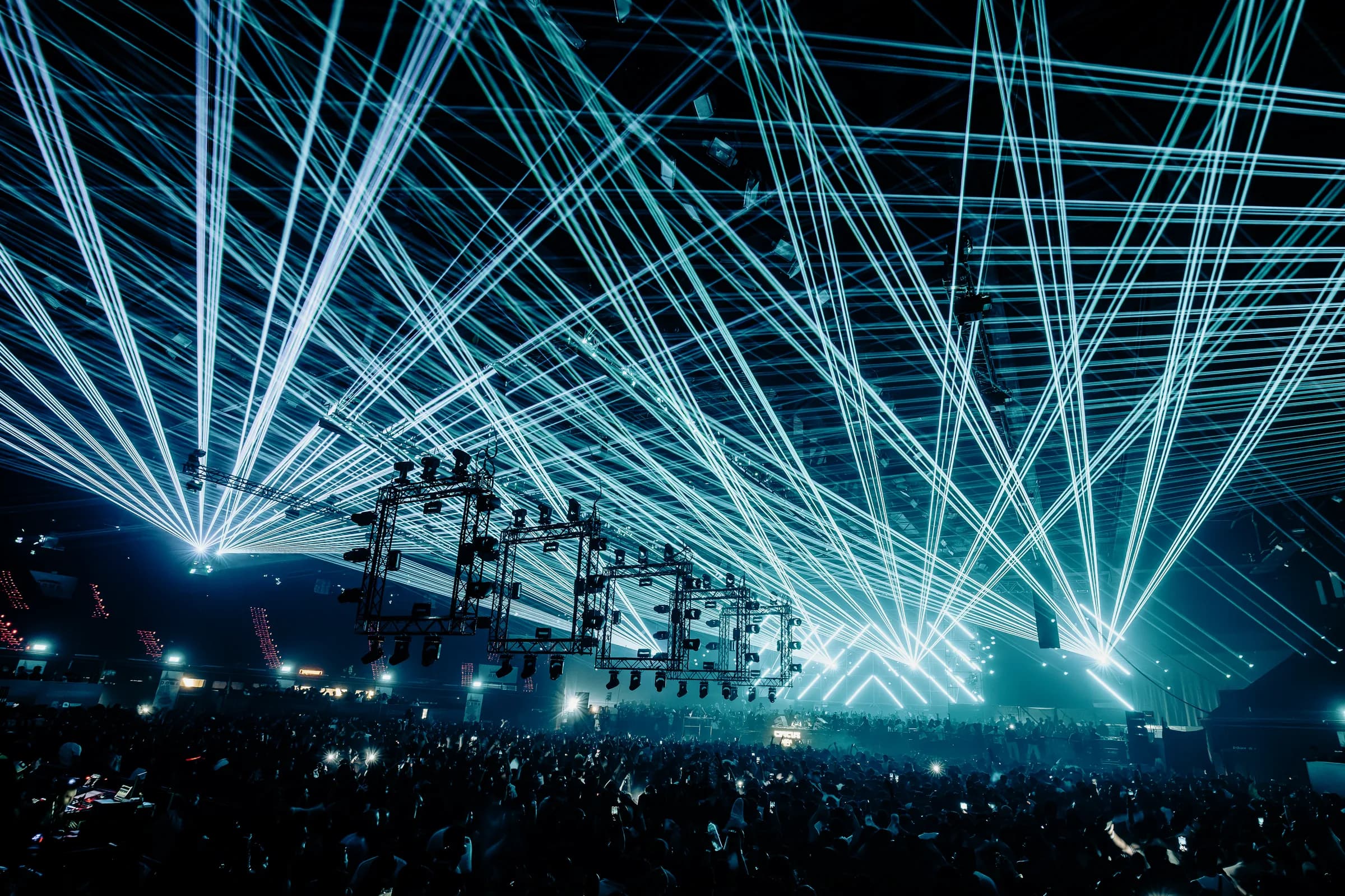 Laser architecture above the Circus Festival audience